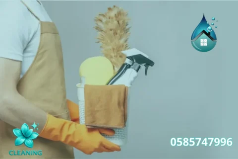 عاملات تنظيف بالساعة